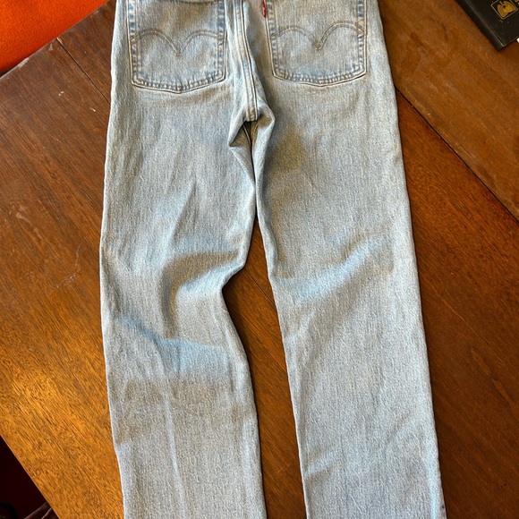 Levi's Wedgie High Rise Icon Raw Hem Light Wash Tango Talks Jeans - Picture 4 of 8